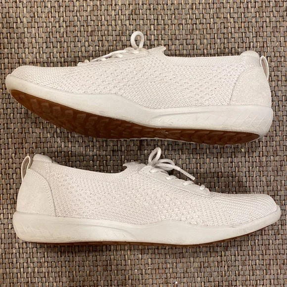 Skechers 8 Off White Memory Foam Slip On Sneakers - Picture 9 of 10